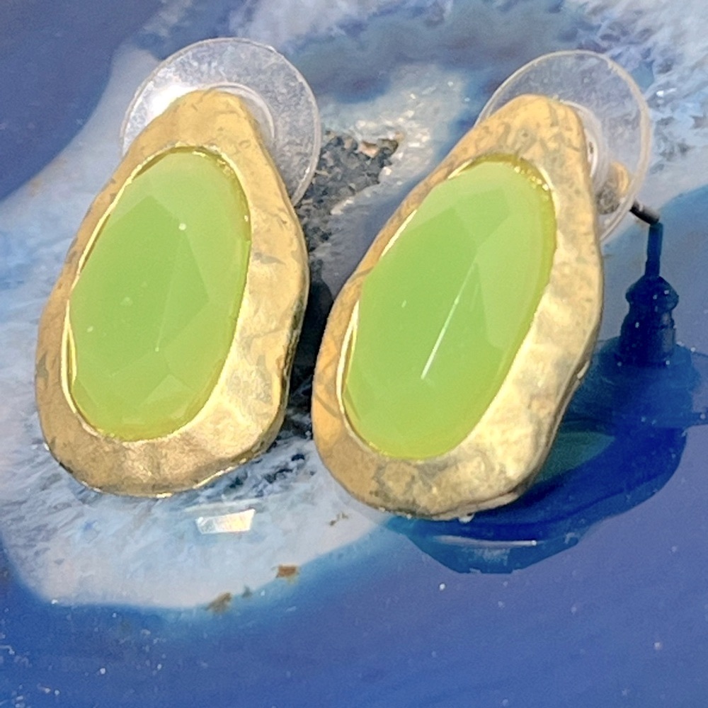 Vintage Thermoset Lucite Teardrop Earrings - Light Green Goldtone